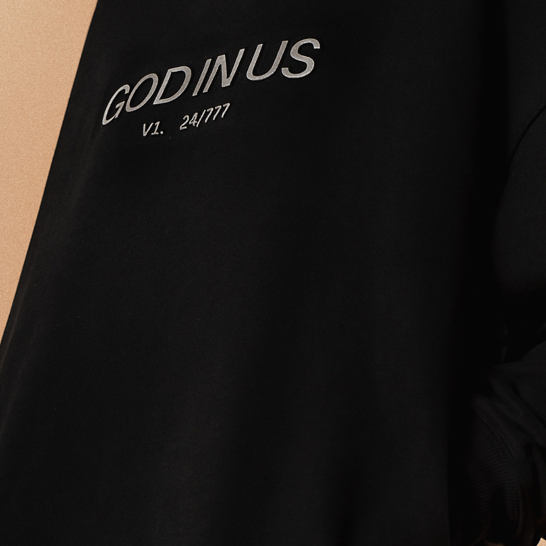 V1 Crewneck in Midnight Black