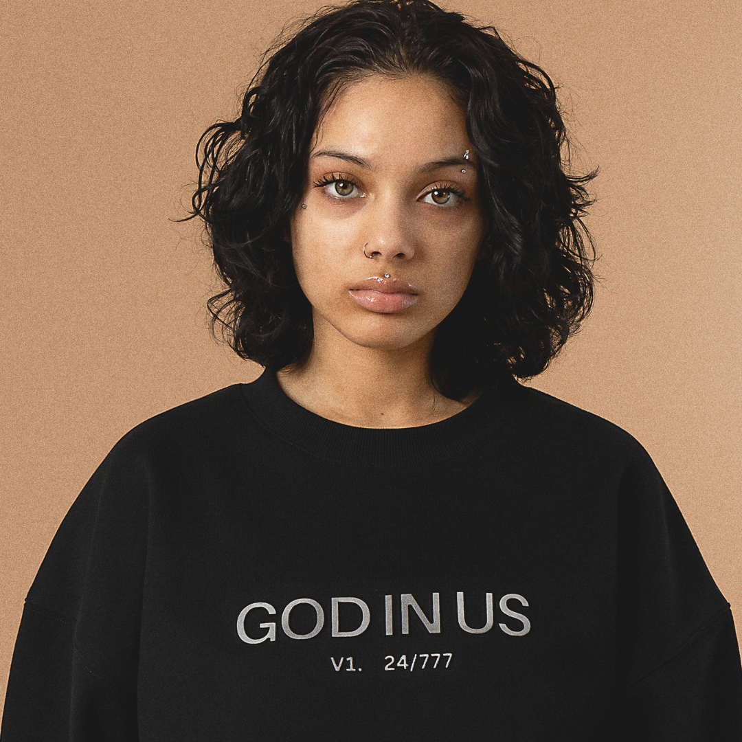 V1 Crewneck in Midnight Black