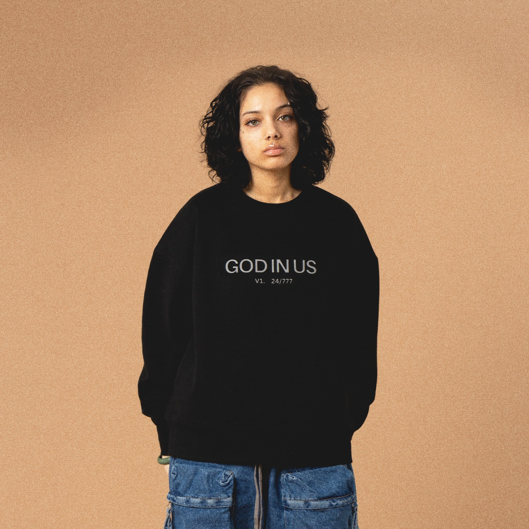 V1 Crewneck in Midnight Black